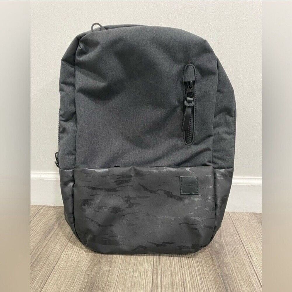 Incase Black Backpack - Picture 2 of 8